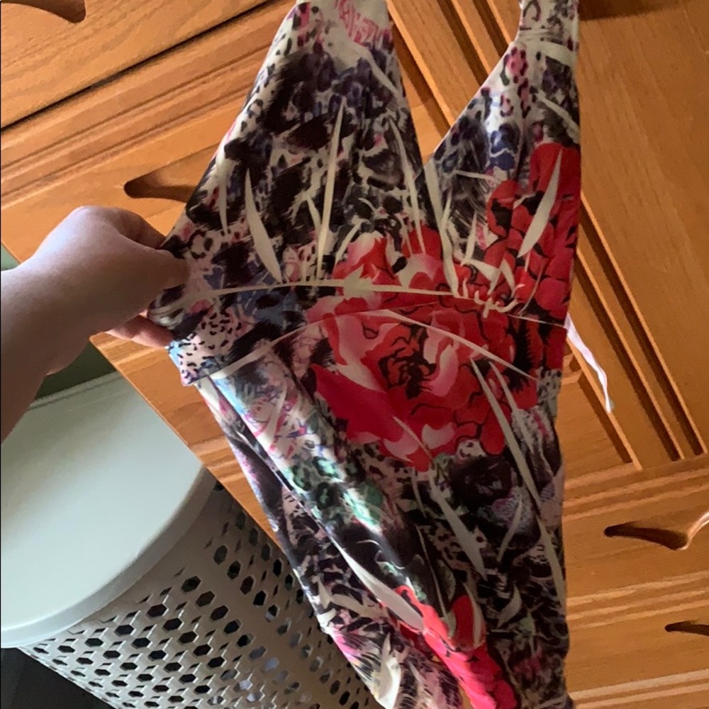 Halter top - Picture 2 of 3